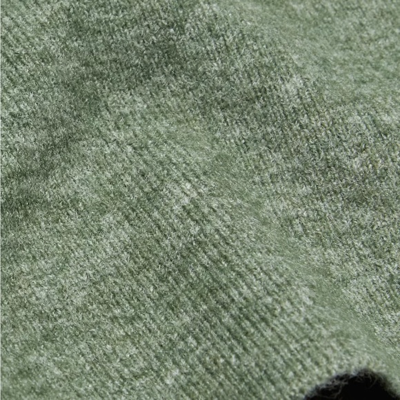 Aritzia Sicily Sweater - Picture 7 of 7